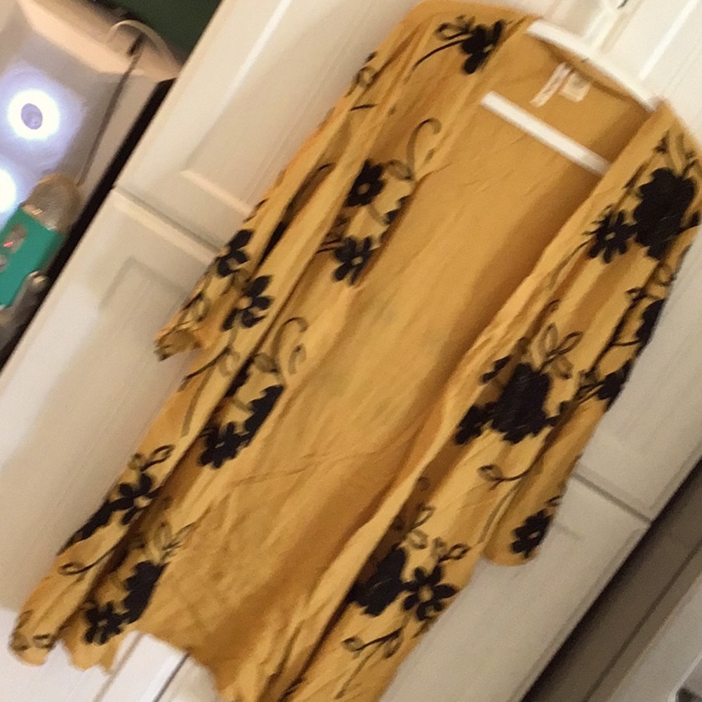 Forgotten Grace Kimono, Gold w/ Black embroidered flowers.